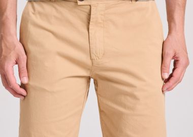 Garment dyed chino βερμούδα με ρεβέρ - FUNKY BUDDHA - 