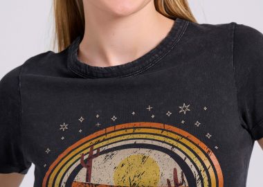 Garment dyed t-shirt με desert τύπωμα - FUNKY BUDDHA - 