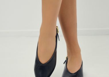 Γόβα με Μικρό Τακούνι & Χρυσή Αγκράφα -  - 