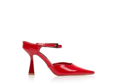 Γόβες κόκκινες λουστρίνι με λουράκι στον αστράγαλο και ιδιαίτερο τακούνι ΚΟΚΚΙΝΟ - Tsoukalas - 