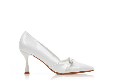 Γόβες λευκές λουστρίνι με διακοσμητικό λουράκι και στρας ΛΕΥΚΟ - Tsoukalas - 