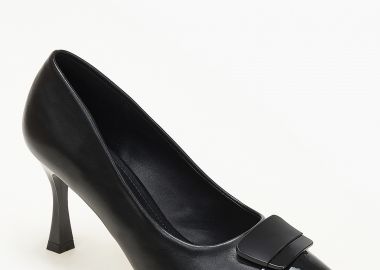 Γόβες με διακοσμητική αγκράφα - Μαύρο - Issue - 