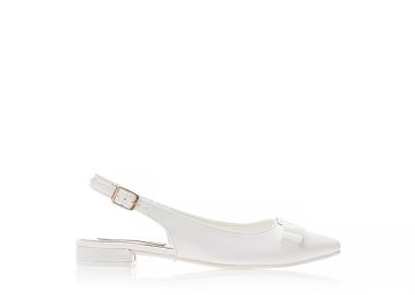 Γόβες mules λευκές λουστρίνι με διακοσμητικό φιογκάκι και λουράκι στον αστράγαλο μυτερές ΛΕΥΚΟ - Tsoukalas - 