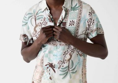 Guess ανδρικό πουκάμισο με tropical print Regular Fit - M6GH80W2036 Μπεζ - GUESS - 