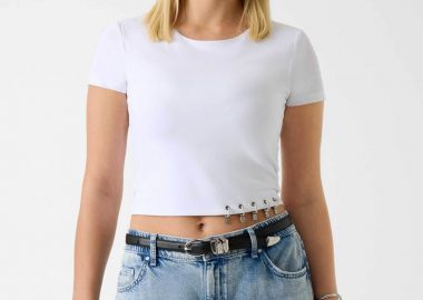 Guess γυναικείο T-shirt και λεπτομέρειες με κόσμημα λογότυπο cropped Regular Fit - W6GP11K2933 Λευκό - GUESS - 