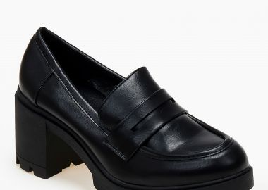 Γυναικεία loafers με ψηλό τακούνι - Μαύρο - Issue - 