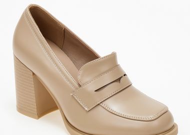 Γυναικεία loafers με ψηλό τακούνι - Μπεζ - Issue - 