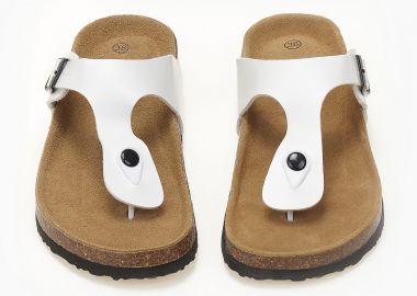 Γυναικεία σανδάλια flatform με αγκράφα και δίχαλο - Λευκό - Issue - 