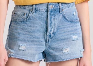 Γυναικείο τζιν σορτς με destroyed effects - FUNKY BUDDHA - 