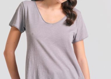 Γυναικείο V-neck t-shirt με raw edges - The essentials - FUNKY BUDDHA - 