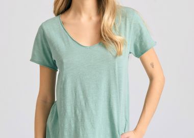 Γυναικείο V-neck t-shirt με raw edges - The essentials - FUNKY BUDDHA - 