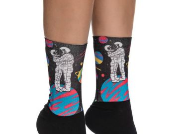 ΓΥΝΑΙΚΕΙΑ ΒΑΜΒΑΚΕΡΗ ΚΑΛΤΣΑ ΙΝΙΖΙΟ ΜΕ ΤΥΠΩΜΕΝΟ ΣΧΕΔΙΟ ΑΣΤΡΟΝΑΥΤΕΣ ΑΓΚΑΛΙΑ 3196-01 ΜΑΥΡΟ - INIZIO - 