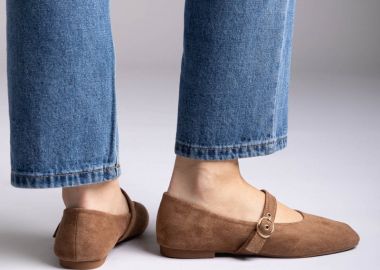 Ideal shoes Μπαλαρίνες Mary Jane με αγκράφα - 9797 - Καφέ Σουέτ - Ideal shoes - 