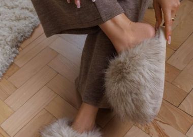 Ideal shoes Παντόφλες από συνθετική γούνα - 5280 - Taupe Fur - Ideal shoes - 