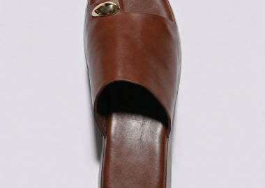 Ideal shoes Σανδάλια με ασύμμετρη φάσα - 3003 - Σκούρο Καφέ Ματ - Ideal shoes - 