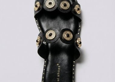 Ideal shoes Σανδάλια με μεταλλικές λεπτομέρειες - 2852 - Μαύρο Ματ - Ideal shoes - 