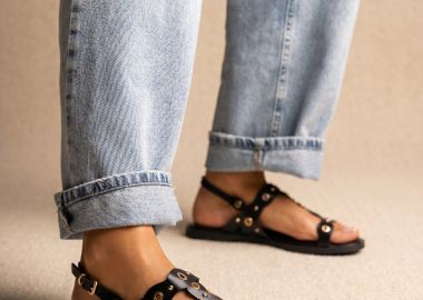 Ideal shoes Σανδάλια Slingback με λουρί σε σχήμα Τ - 2853 - Μαύρο Ματ - Ideal shoes - 
