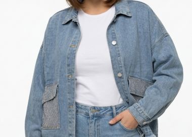 Jean jacket με στρας τσέπες σε denim light blue χρώμα plus size -  - 