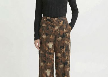 ΚΑΦΕ ΠΑΝΤΕΛΟΝΑ ΜΕ ΛΑΣΤΙΧΟ ΚΑΙ ΦΕΡΜΟΥΑΡ - Anna Raxevsky - 