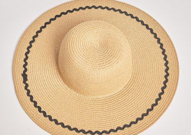 Καπέλο ψάθινο με κορδέλα ζιγκ-ζαγκ -  - 