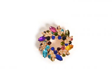 Καρφίτσα σε σχήμα στεφανιού με φύλλα - MAT FASHION - 