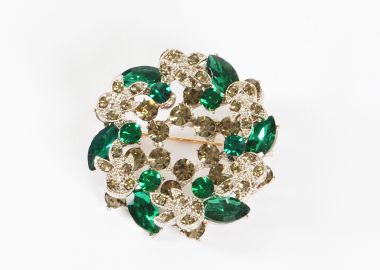 Καρφίτσα σε σχήμα στεφανιού με σμαραγδί κρυστάλλους - MAT FASHION - 