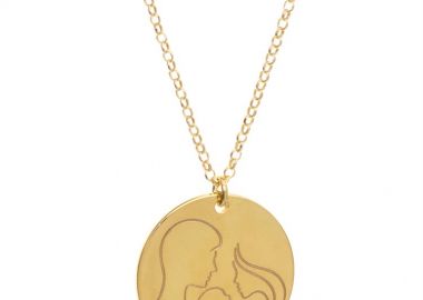 Κολιέ από επιχρυσωμένο ασήμι με την μαμά τον μπαμπά και το παιδί στην αγκαλία τους -  - 