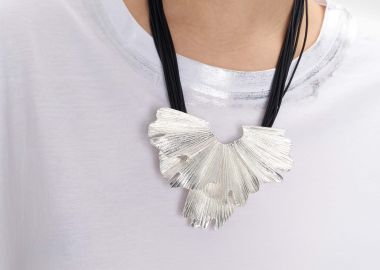 Κολιέ με μεταλλικό statement στοιχείο - 5206634985521 -  - 