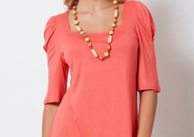 ΚΟΡΑΛΙ ΜΠΛΟΥΖΑ ΜΕ ΣΟΥΡΑ ΣΤΟ ΜΑΝΙΚΙ - Anna Raxevsky - 