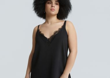 Κρεπ τοπ με δαντελένια V-λαιμόκοψη - MAT FASHION - 