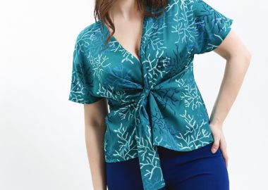 Κρουαζέ σατέν μπλούζα με κόμπο σε σμαραγδί χρώμα -  - 