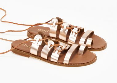 Lace up δερμάτινα σανδάλια με toe ring - Χαλκός - Issue - 