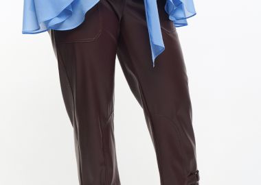 Leather like παντελόνι με κρίκο στο τελείωμα σε μπορντώ χρώμα -  - 