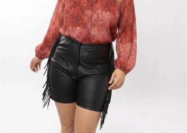 Leather-like shorts με κρόσια σε μαύρο χρώμα -  - 