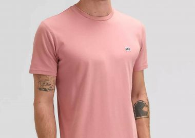 Lee® ανδρικό T-shirt με logo patch Regular Fit - 112376927 Ροζ - LEE - 