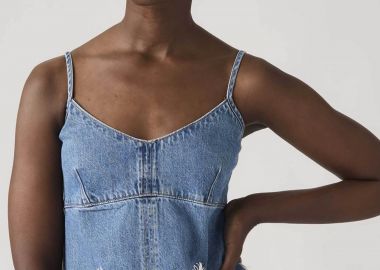 Levi's® γυναικείο denim τοπ αμάνικο Standard Fit 
