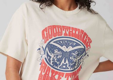 Levi's® γυναικείο T-shirt με graphic print Relaxed Fit 