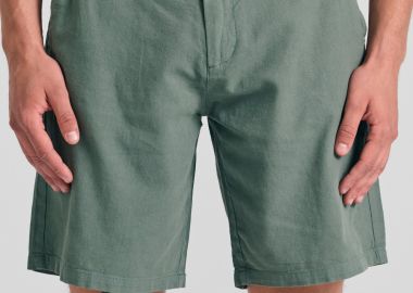 Linen blend garment dyed chino βερμούδα. - GARAGE 55 - 