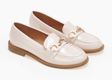 Loafers λουστρίνι με διακοσμητική αγκράφα - Nude - Issue - 