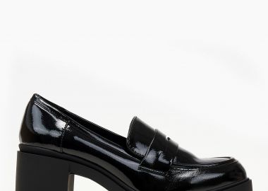 Loafers λουστρίνι με ψηλό τακούνι - Μαύρο - Issue - 