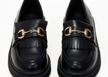 Loafers με αγκράφα και λεπτομέρεια κρόσσια - Μαύρο - Issue - 