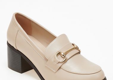 Loafers με χοντρό τακούνι και μεταλλική λεπτομέρεια - Μπεζ - Issue - 