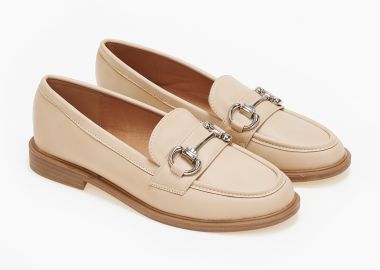 Loafers με διακοσμητική αγκράφα - Μπεζ - Issue - 