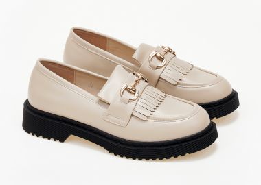 Loafers με κρόσια και αγκράφα - Μπεζ - Issue - 