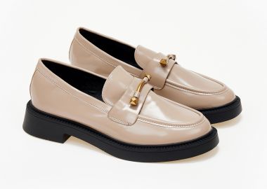 Loafers με μεταλλική λεπτομέρεια - Μπεζ - Issue - 