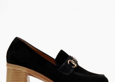 Loafers με ψηλό τακούνι και suede υφή - Μαύρο - Issue - 