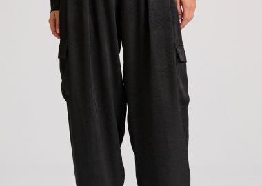 Loose fit cargo παντελόνι με 3D crinkle εφέ - FUNKY BUDDHA - 