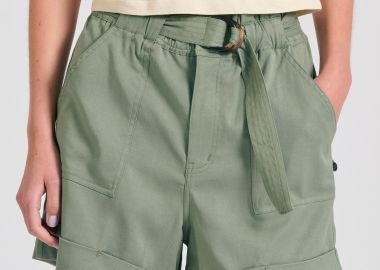 Loose fit lyocell blend σορτς με ζώνη και βολάν - FUNKY BUDDHA - 