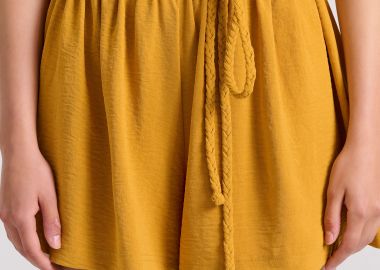 Loose fit σορτς με κορδόνι και βολάν στη μέση - FUNKY BUDDHA - 