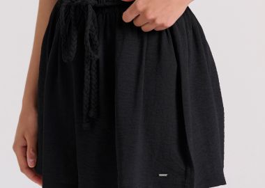 Loose fit σορτς με κορδόνι και βολάν στη μέση - FUNKY BUDDHA - 